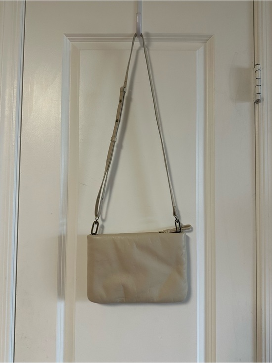 Madewell Handbags - Madewell “The Puff” Crossbody Bag in Bone